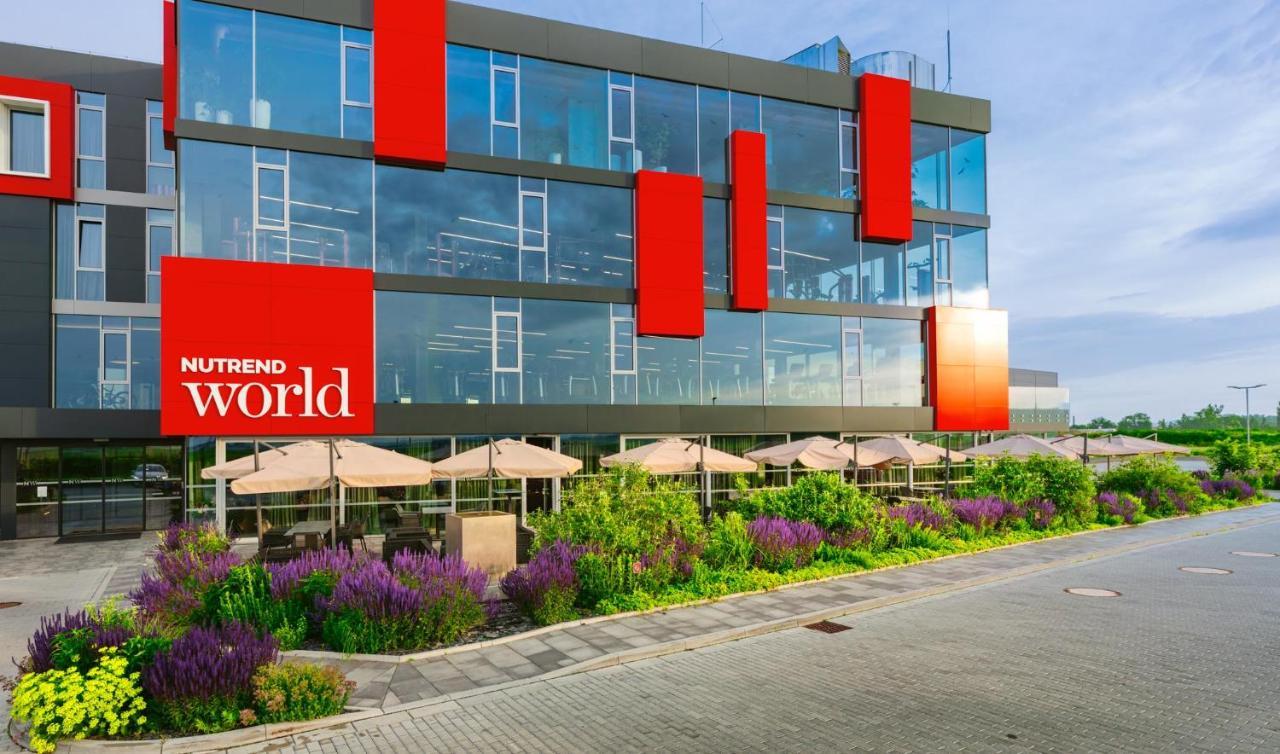 Nutrend World Hotel Olomouc Buitenkant foto