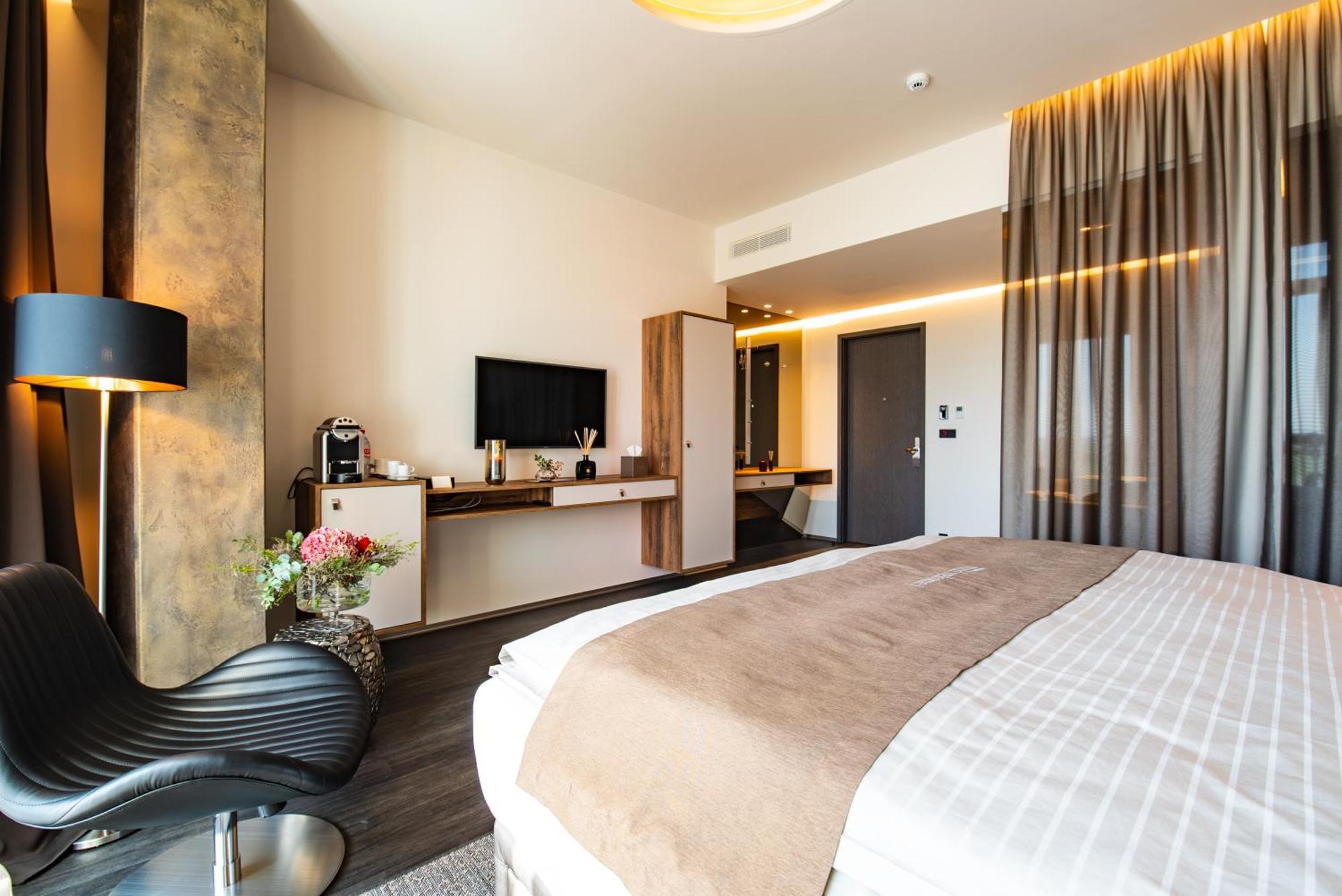 Nutrend World Hotel Olomouc Buitenkant foto