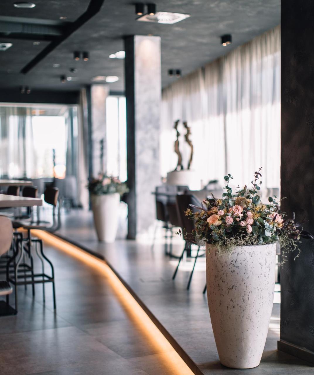 Nutrend World Hotel Olomouc Buitenkant foto