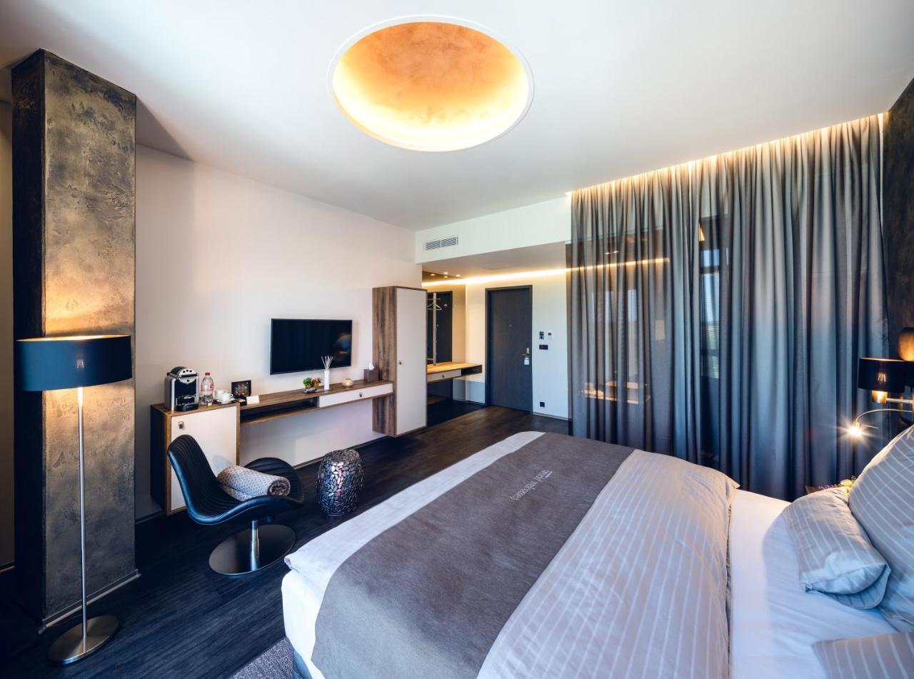 Nutrend World Hotel Olomouc Buitenkant foto