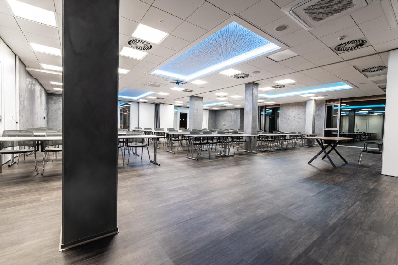 Nutrend World Hotel Olomouc Buitenkant foto