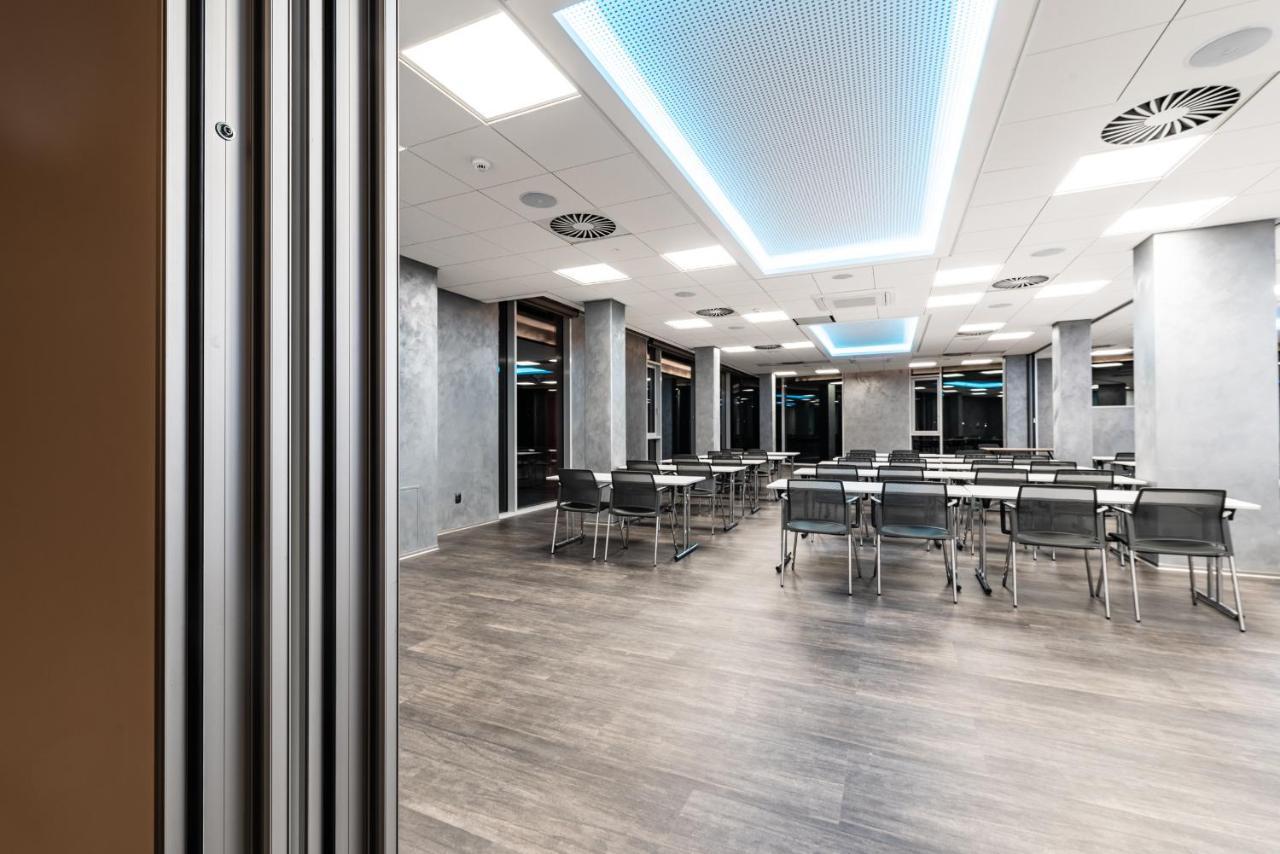 Nutrend World Hotel Olomouc Buitenkant foto