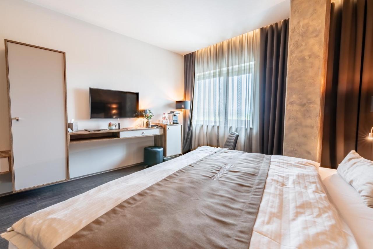 Nutrend World Hotel Olomouc Buitenkant foto